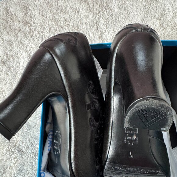 Vintage John Fluevog Shoes. Excellent condition - Picture 4 of 4